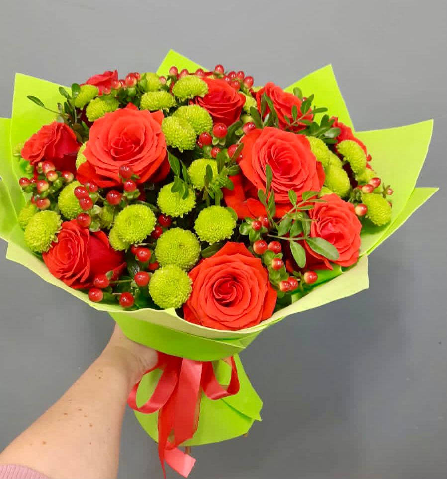 Букет цветов из: Хризантемы и Розы в Новотроицке