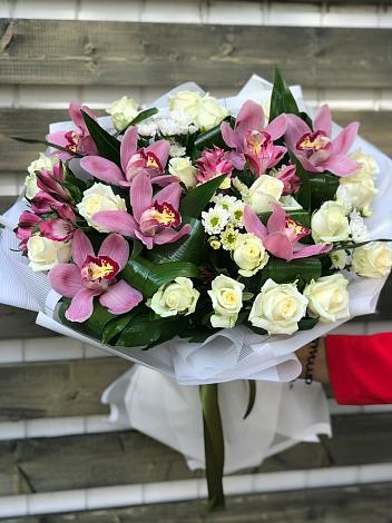 Букет цветов из: Розы и Хризантемы в Новотроицке