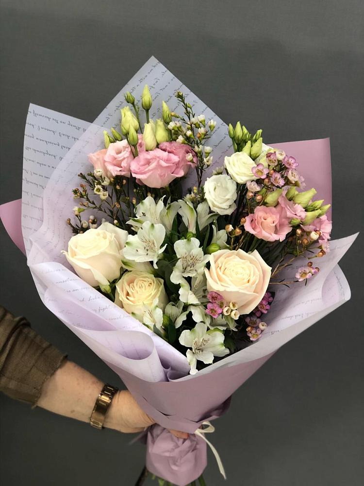 Букет цветов из: Альстромерии, Розы и Лизиантусы в Новотроицке