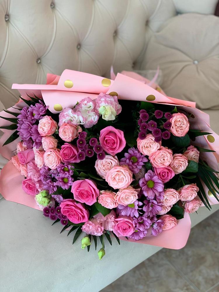 Букет цветов из: Хризантемы, Розы и Лизиантусы в Новотроицке