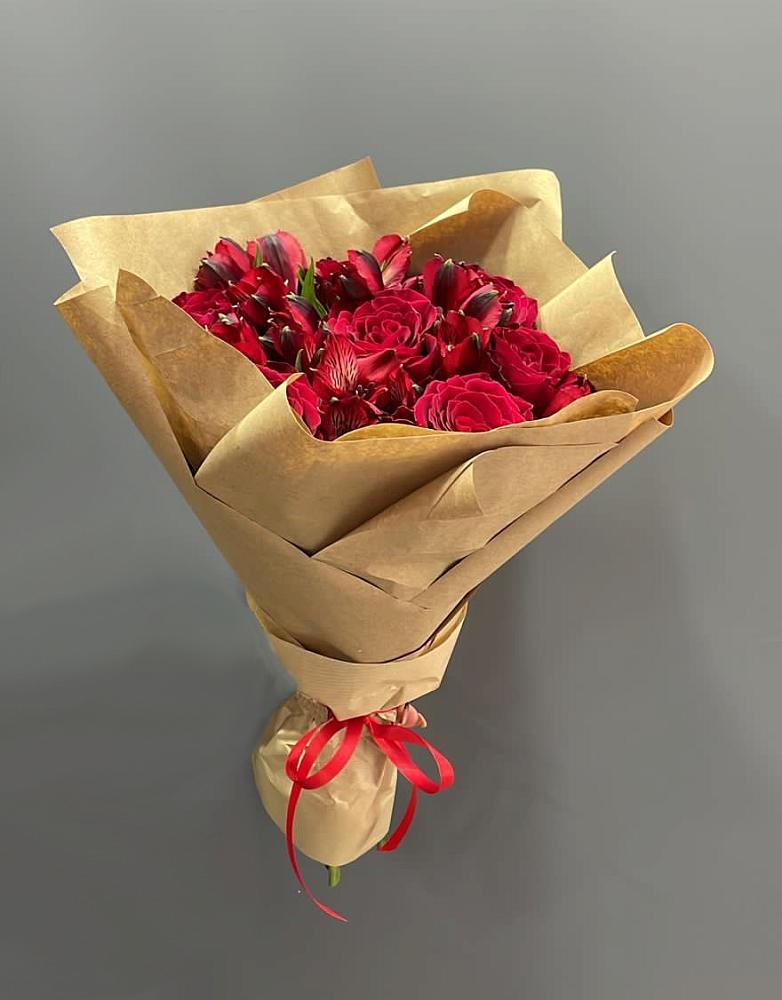 Букет цветов из: Альстромерии и Розы в Новотроицке