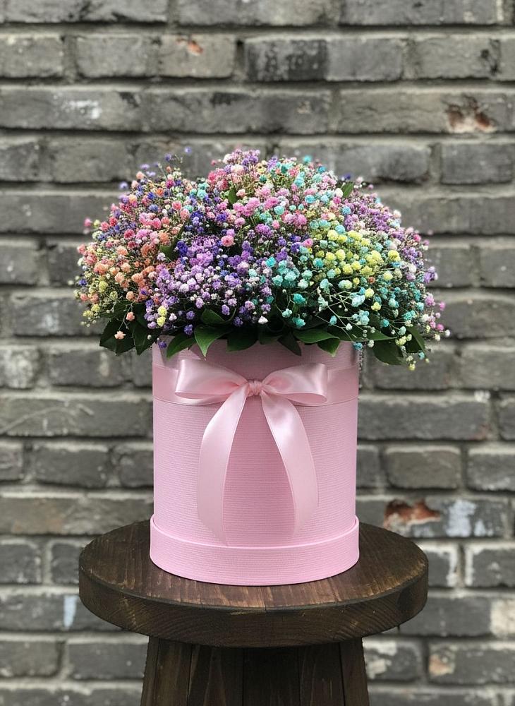Цветочная композиция из Гипсофила и Розы в шляпной коробке в Новотроицке