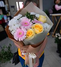 Букет цветов из:  Герберы, Розы и Хризантемы в Новотроицке