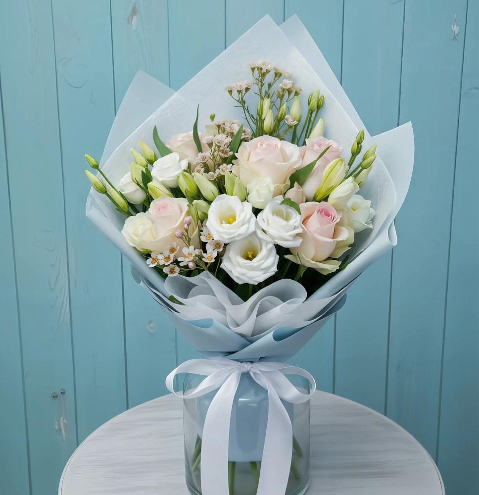 Букет цветов из: Розы и Лизиантусы в Новотроицке