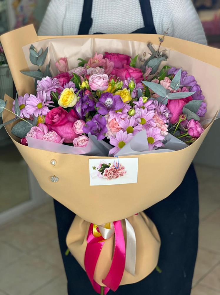 Букет цветов из: Хризантемы, Гвоздики и Альстромерии в Новотроицке