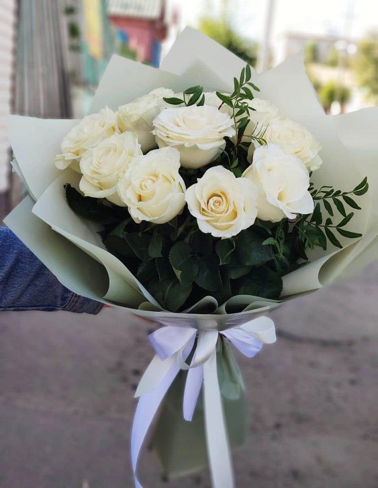 Букет Белые розы Проуд в Новотроицке
