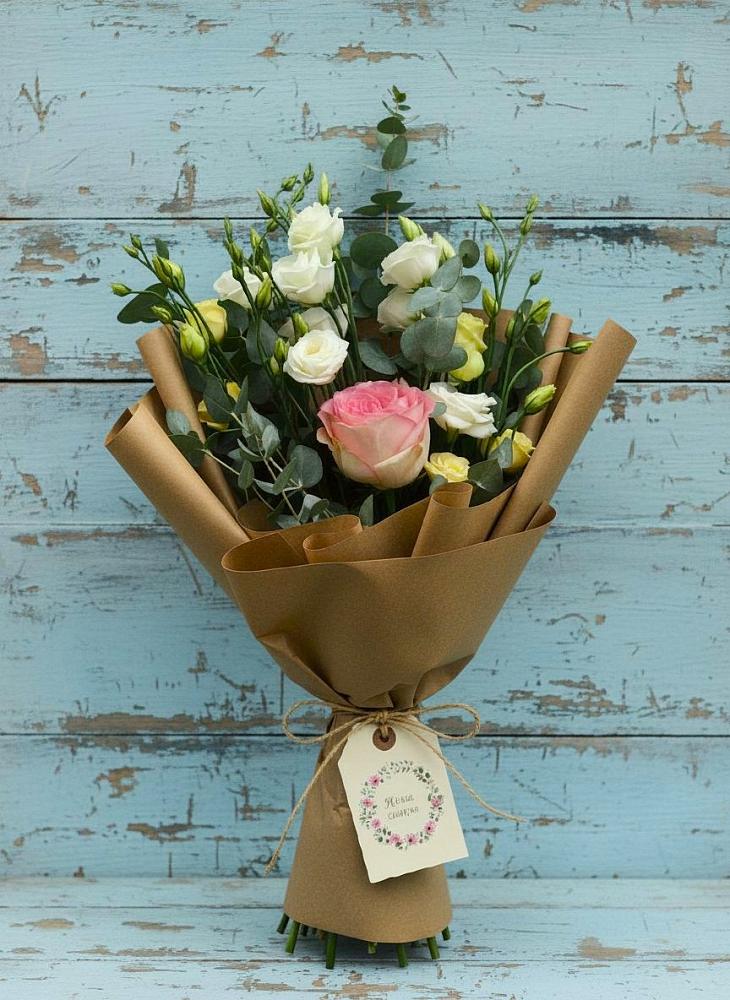 Букет цветов из: Розы и Лизиантусы в Новотроицке