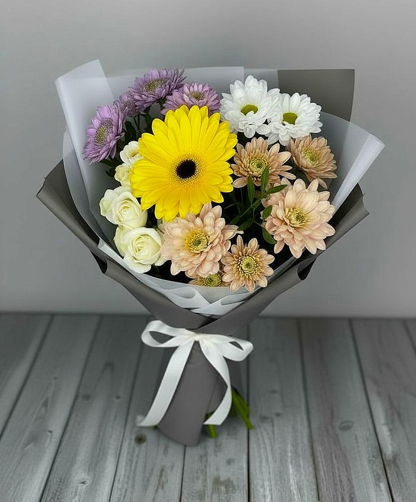 Букет цветов из: Розы, Герберы и Хризантемы в Новотроицке