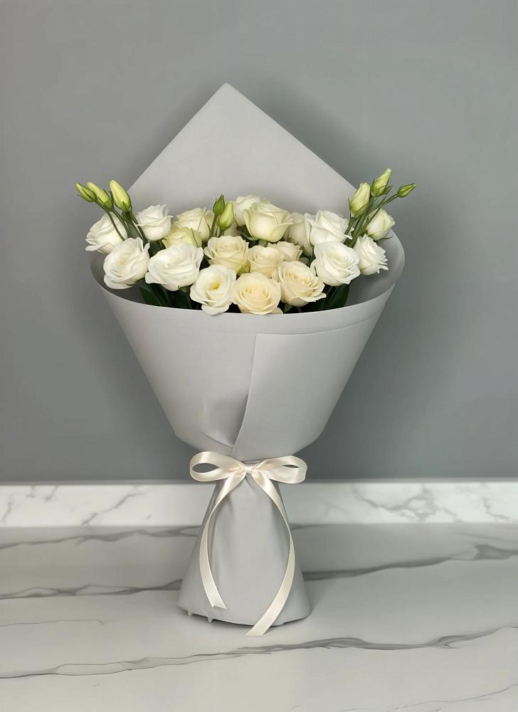 Букет цветов из: Розы и Лизиантусы в Новотроицке