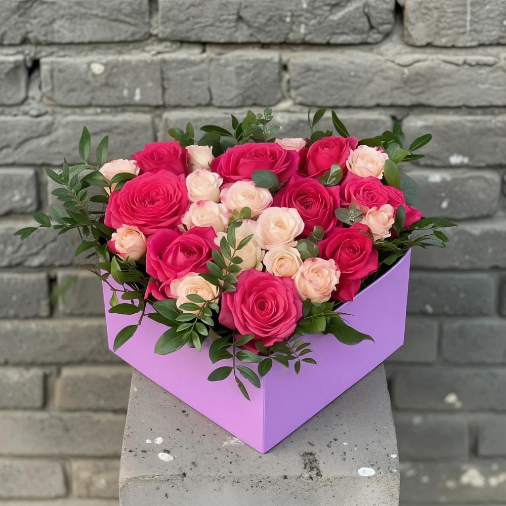 Цветочная композиция из Розы в коробке в Новотроицке