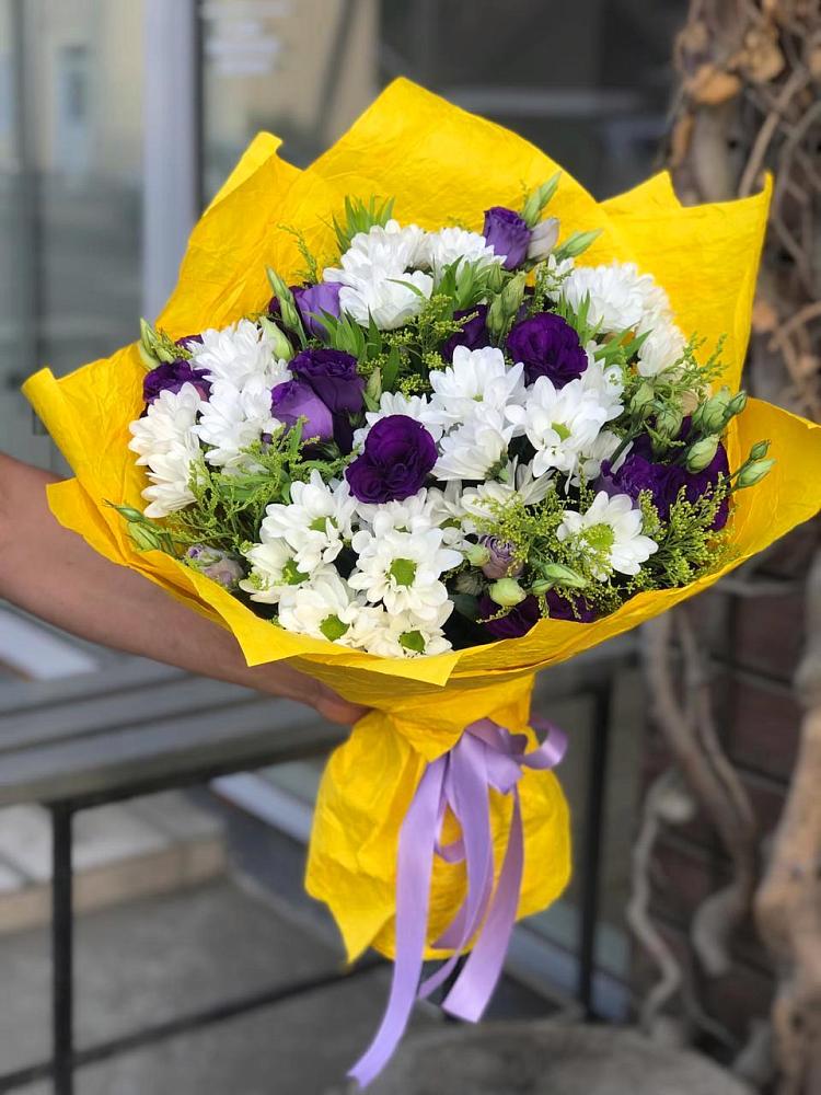 Букет цветов из: Ирисы, Хризантемы и Ромашки в Новотроицке