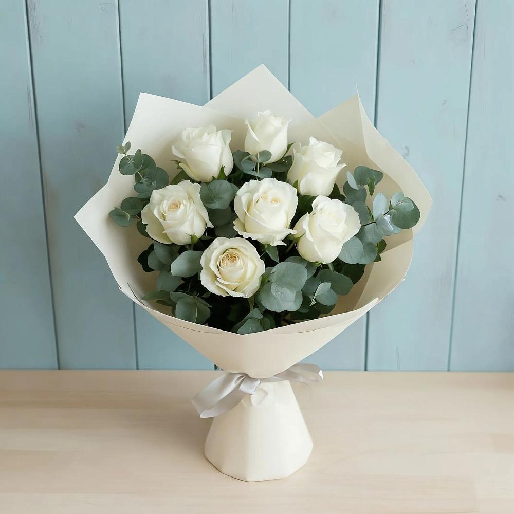 Букет Белые розы в Эвкалипте в Новотроицке
