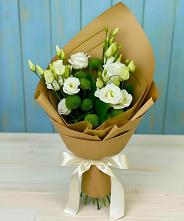 Букет цветов из:  Хризантемы и Лизиантусы в Новотроицке