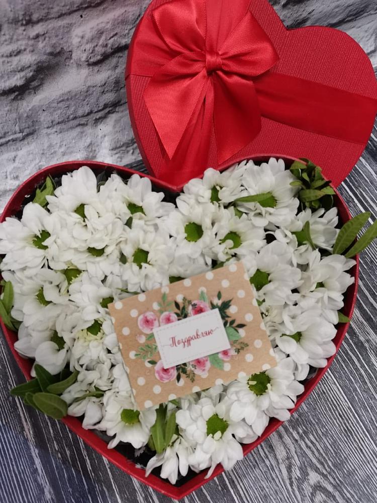 Цветочная композиция из Хризантемы в виде сердца в Новотроицке