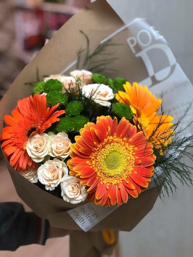 Букет цветов из: Герберы, Хризантемы и Розы в Новотроицке
