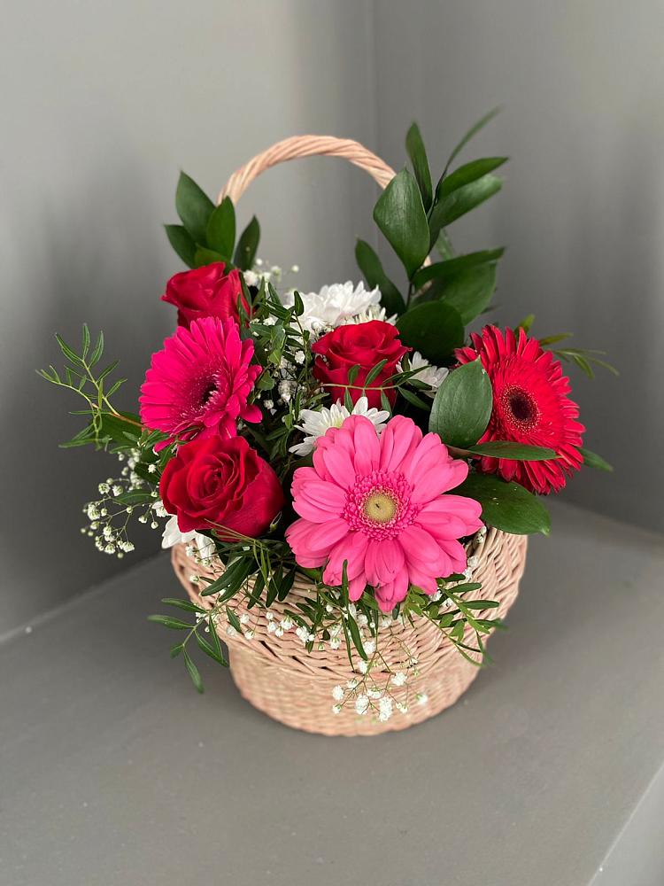 Цветочная композиция из Розы, Хризантемы и Герберы в корзине в Новотроицке