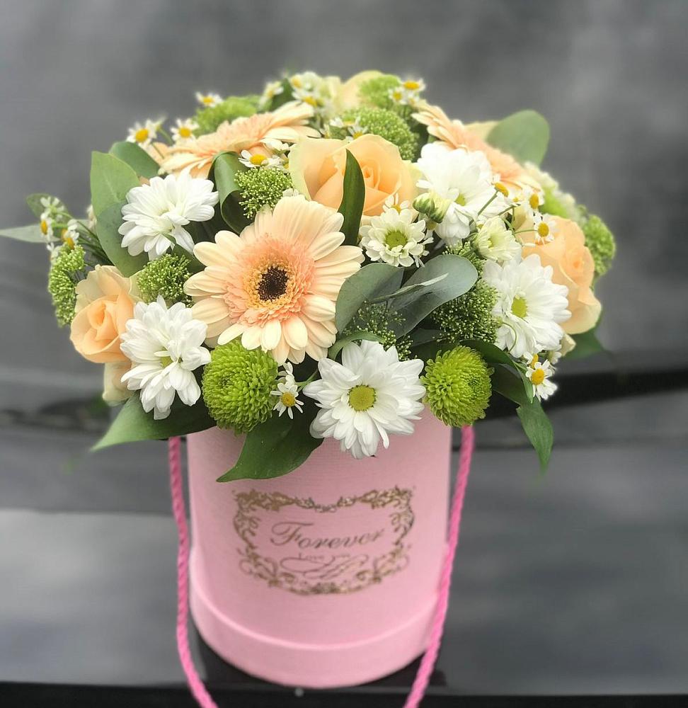 Цветочная композиция из Розы, Герберы и Хризантемы в шляпной коробке в Новотроицке