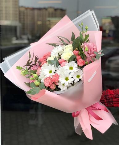 Букет цветов из: Розы, Лизиантусы и Хризантемы в Новотроицке